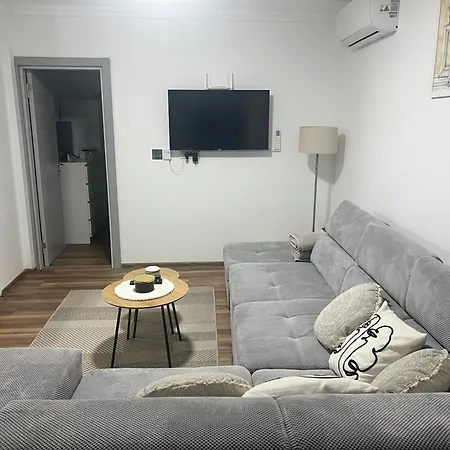 Kraljice Natalije Apartment *